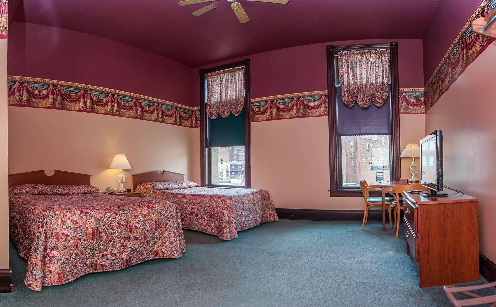 Historic Iron Horse Inn - เดดวูด ภายนอก รูปภาพ